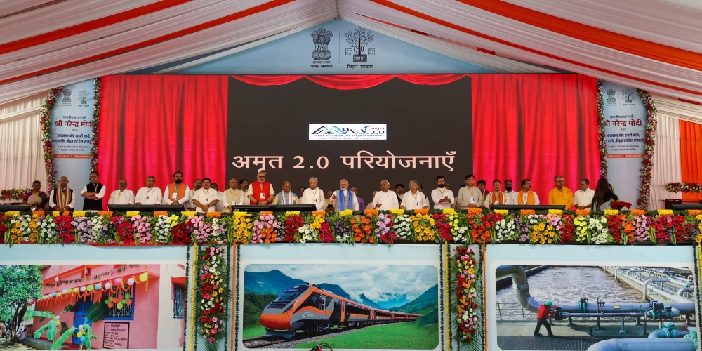 PM inaugurates and lays foundation stone for development works worth over Rs 5,200 crore in Siwan, Bihar